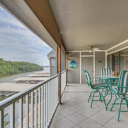 Comfy Osage Beach Condo With Lake And Pool Access!